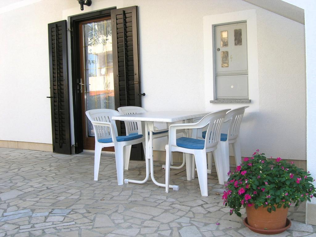 Apartmani Dolencic Krk Town Exteriör bild