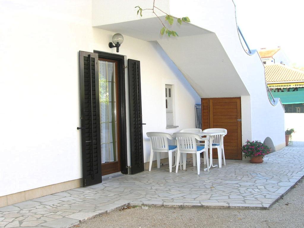 Apartmani Dolencic Krk Town Exteriör bild