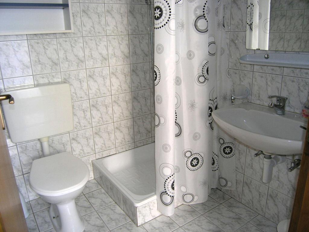 Apartmani Dolencic Krk Town Exteriör bild