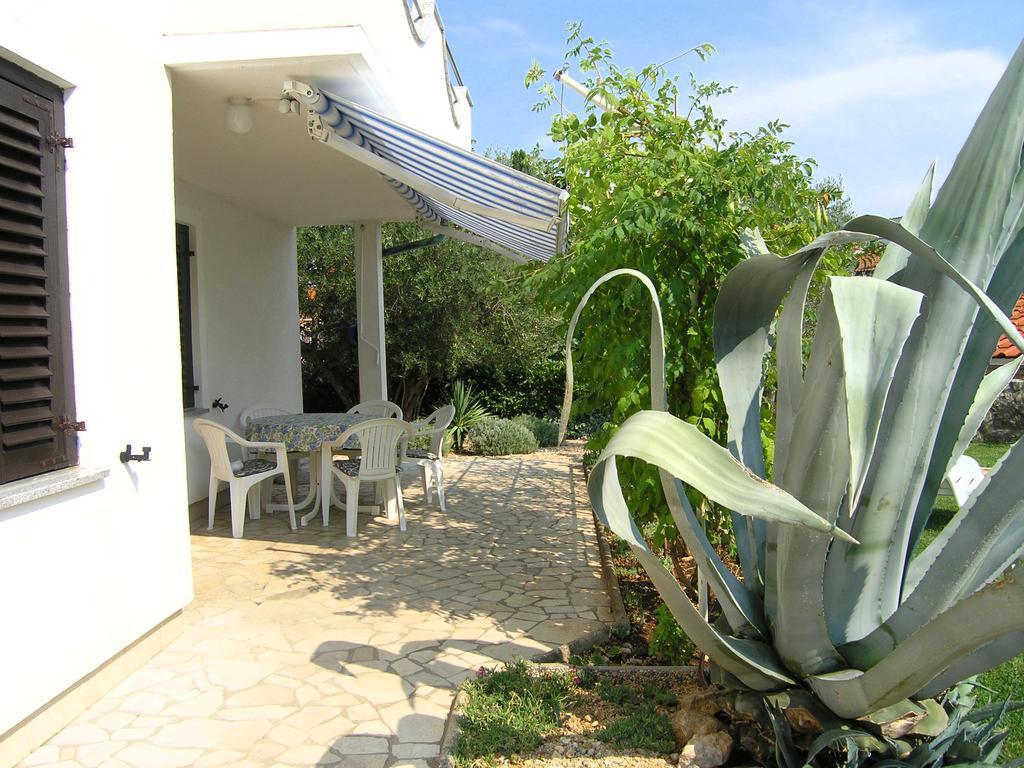 Apartmani Dolencic Krk Town Exteriör bild