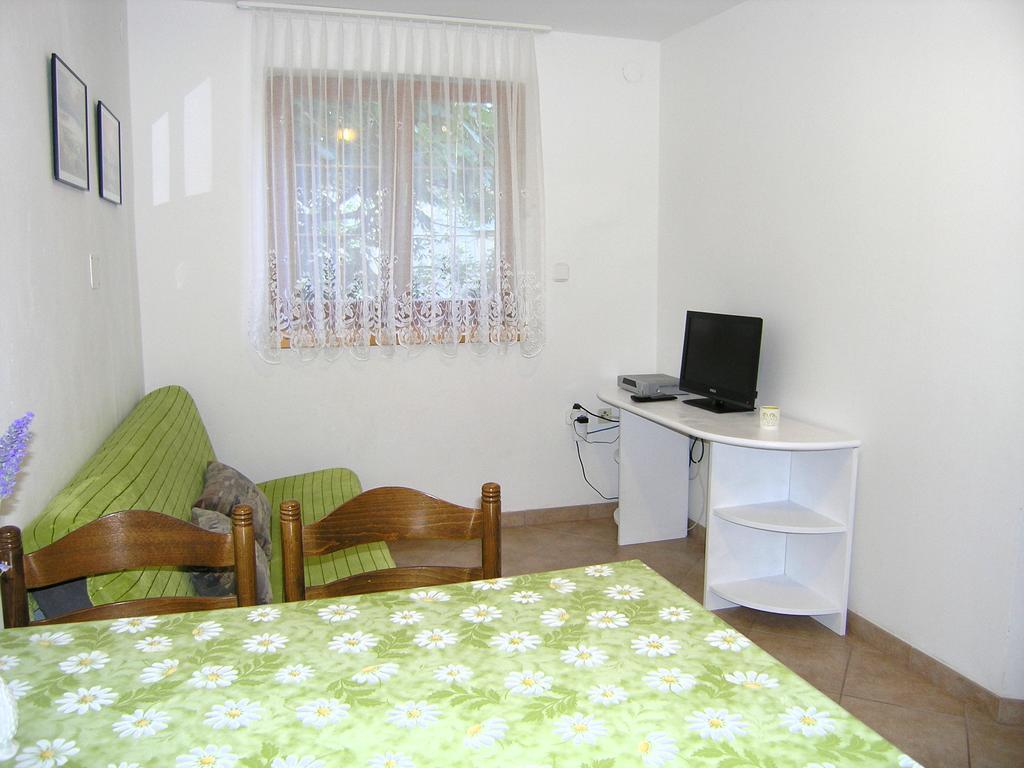 Apartmani Dolencic Krk Town Exteriör bild