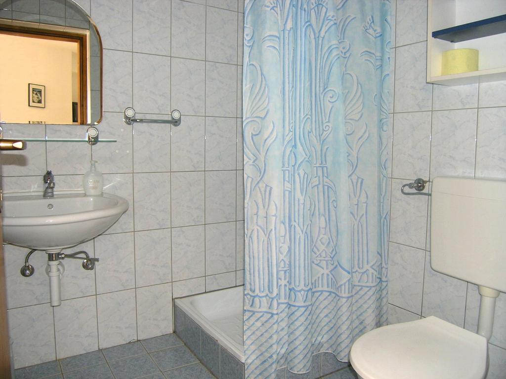 Apartmani Dolencic Krk Town Exteriör bild