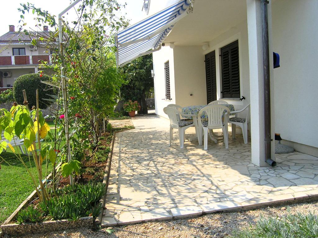 Apartmani Dolencic Krk Town Exteriör bild
