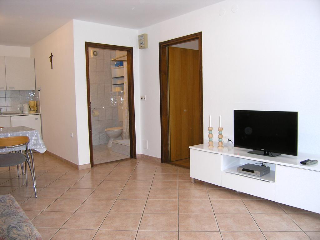 Apartmani Dolencic Krk Town Exteriör bild