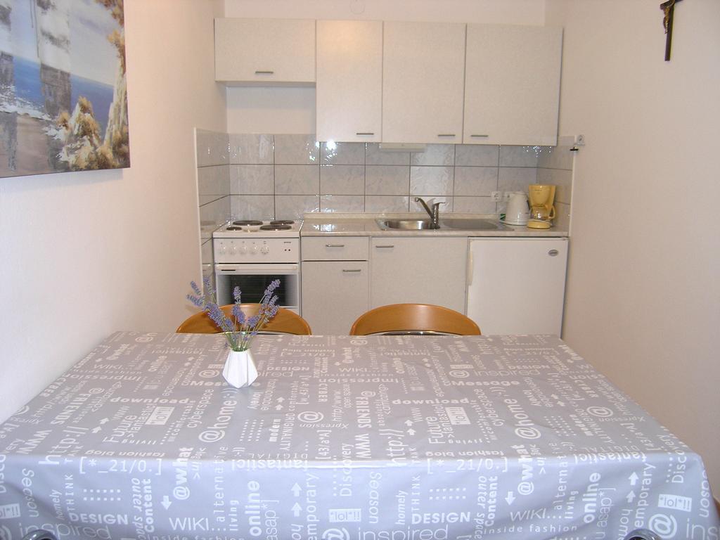 Apartmani Dolencic Krk Town Exteriör bild