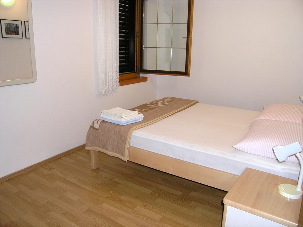 Apartmani Dolencic Krk Town Exteriör bild