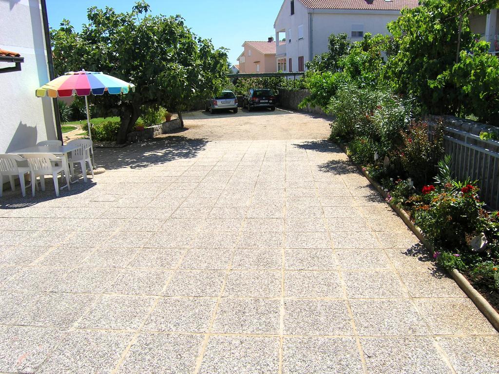 Apartmani Dolencic Krk Town Exteriör bild