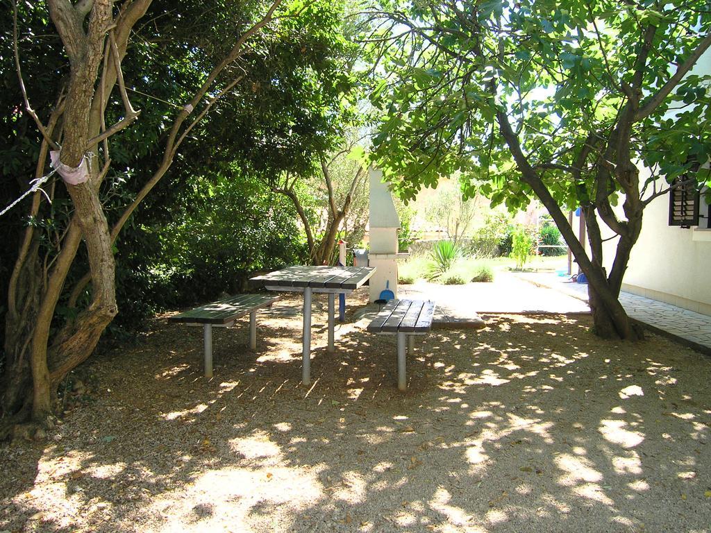Apartmani Dolencic Krk Town Exteriör bild