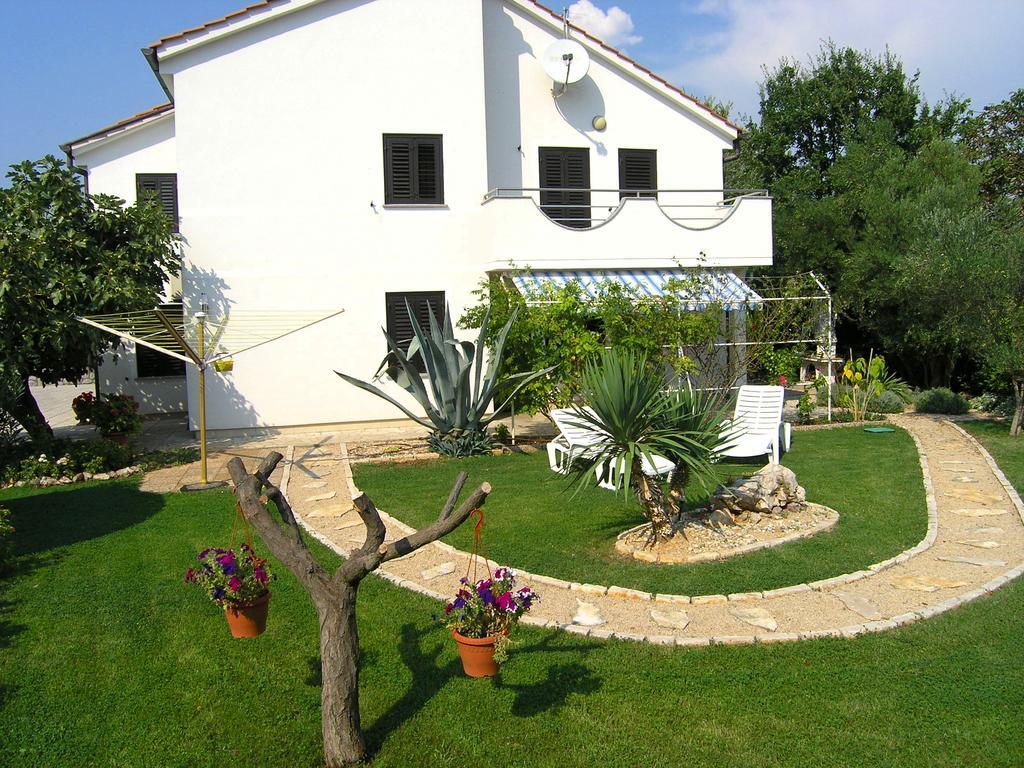Apartmani Dolencic Krk Town Exteriör bild