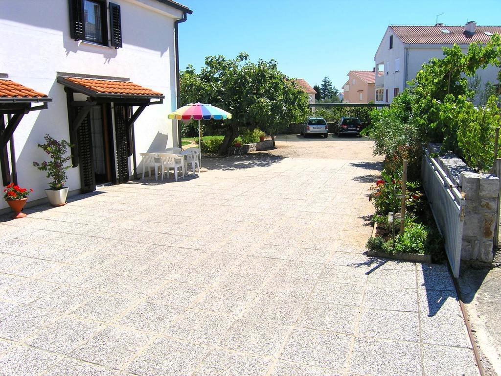 Apartmani Dolencic Krk Town Exteriör bild