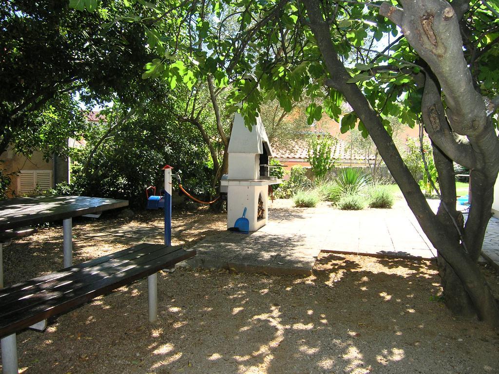 Apartmani Dolencic Krk Town Exteriör bild